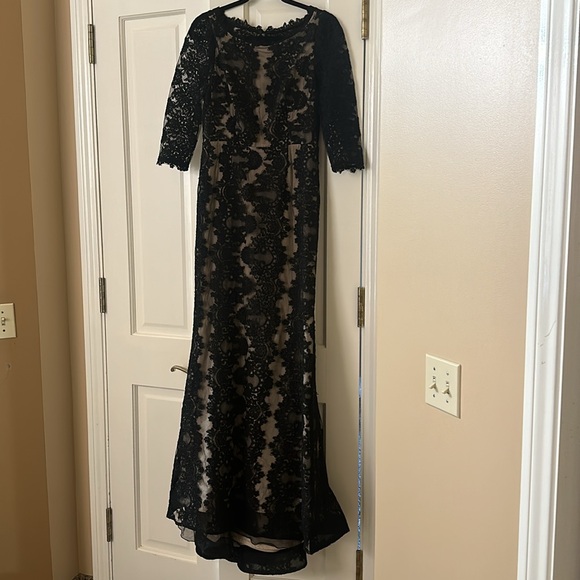 Alice and Olivia Jae Lace Open back gown - Picture 5 of 8
